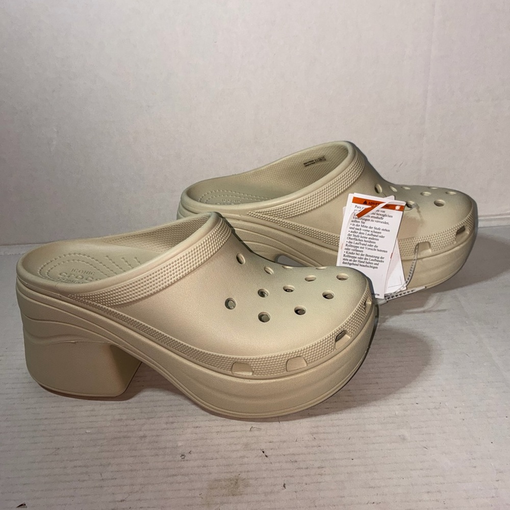 NWT CROC Siren Platform Clogs in Bone (off-white) Mens Sz 9/ Women’s Sz 11 Crocs